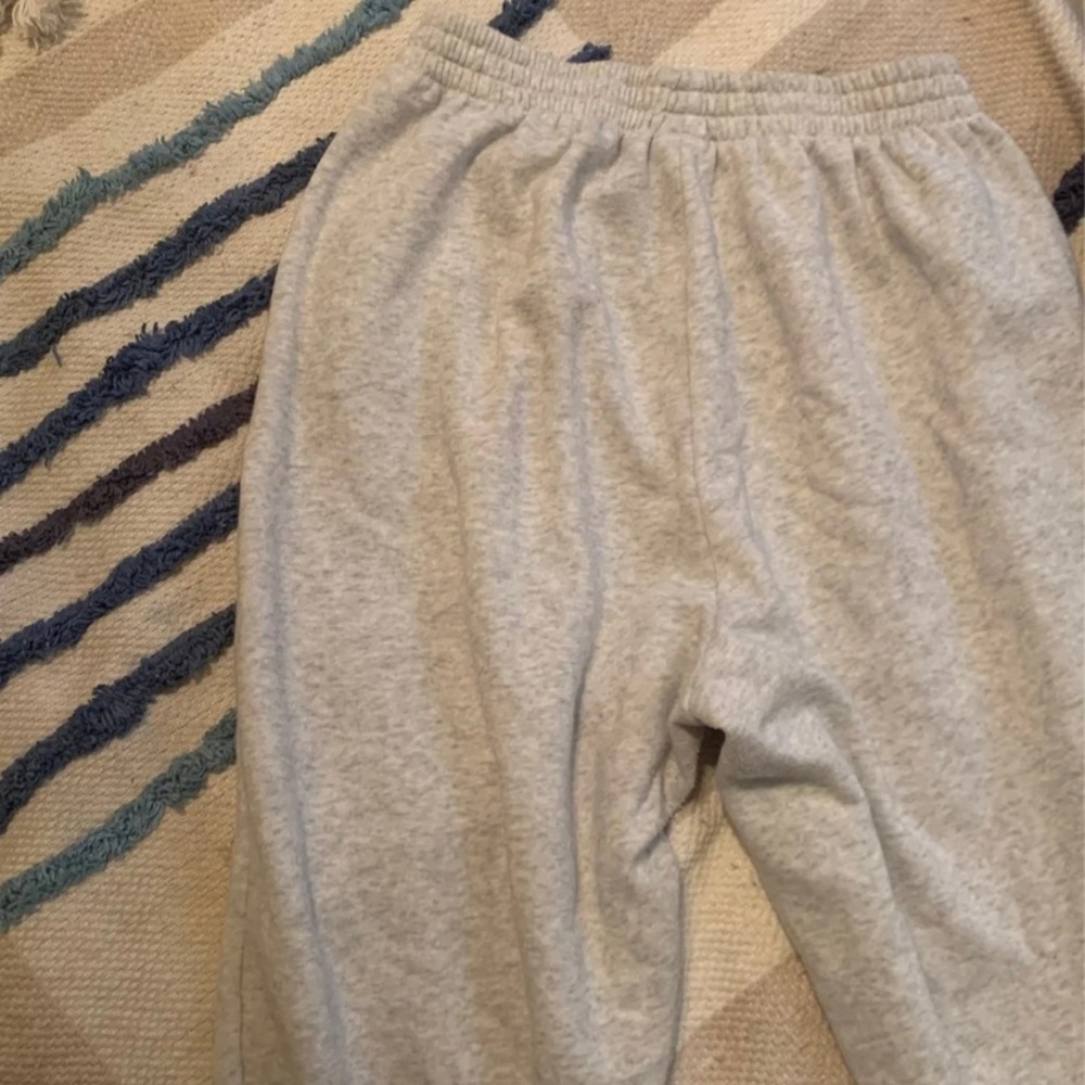 Pink vs sweats - Picture 5 of 9